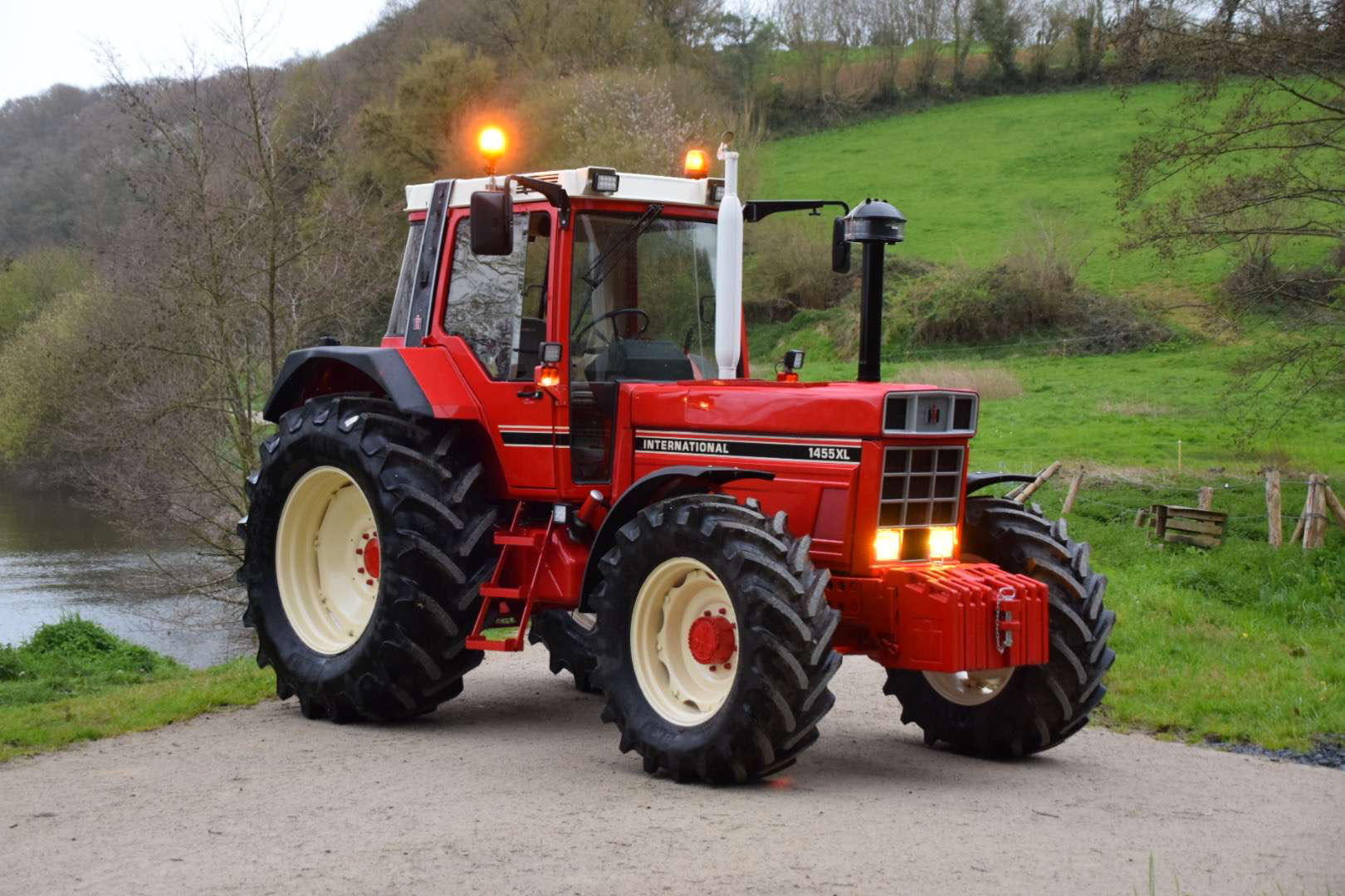 Tracteur agricole ancien